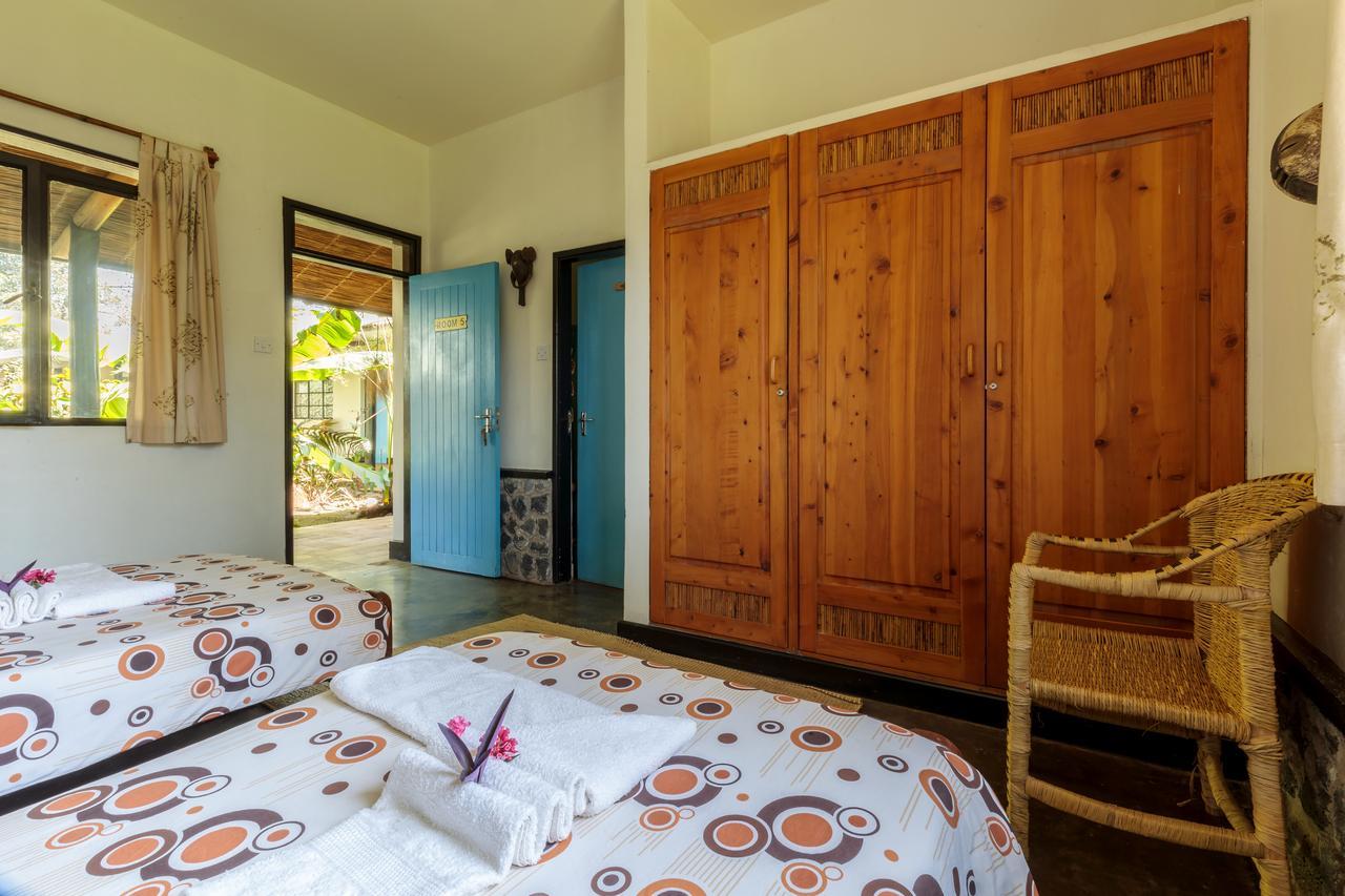 Travellers Rest Hotel Kisoro Bagian luar foto
