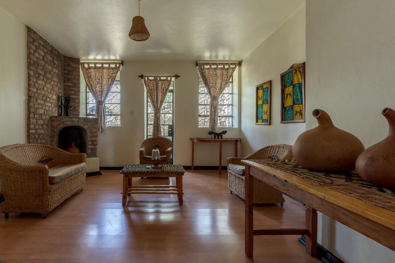 Travellers Rest Hotel Kisoro Bagian luar foto